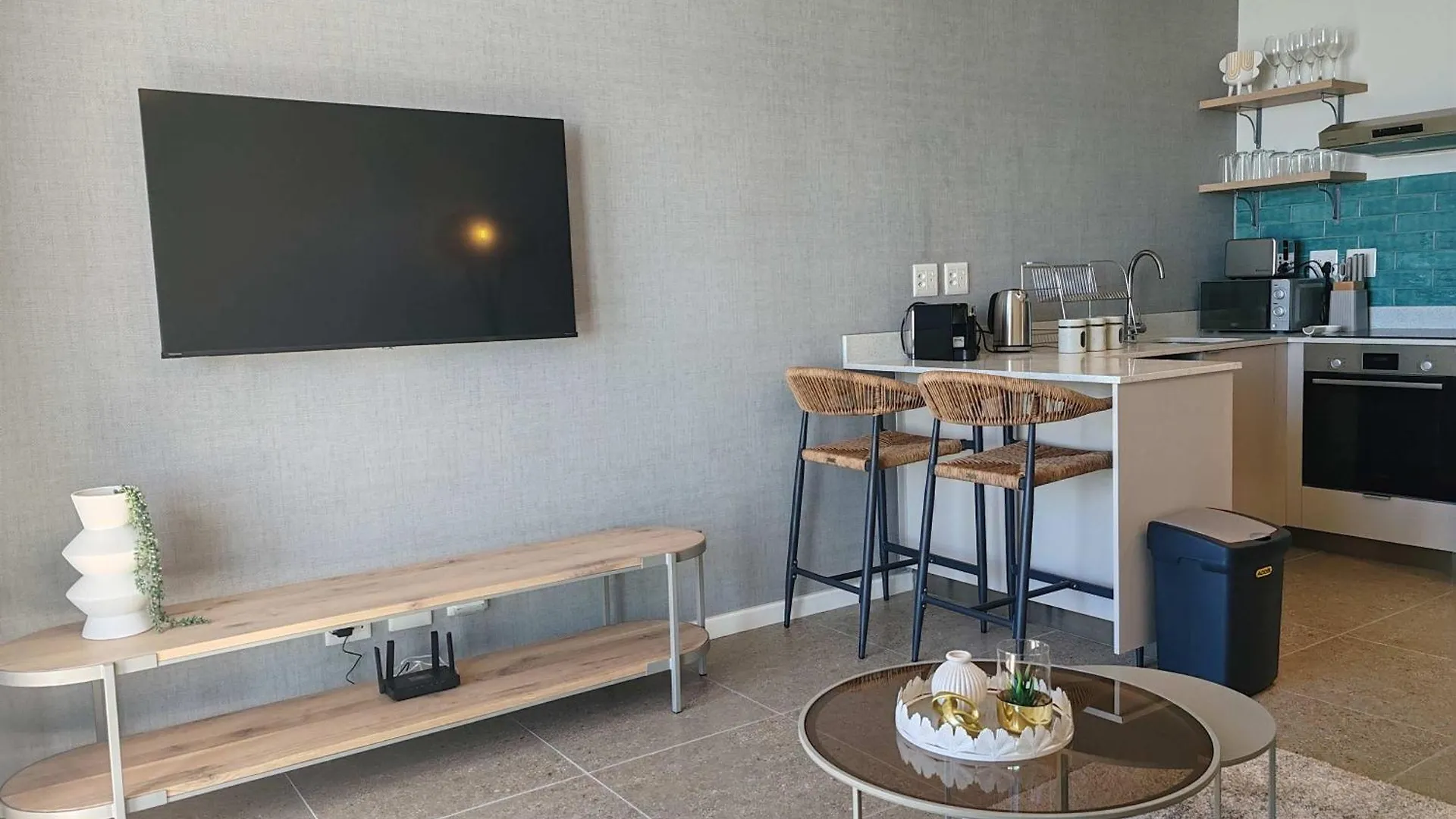 Wavescape Stylish Beach Getaway Muizenberg Apartment