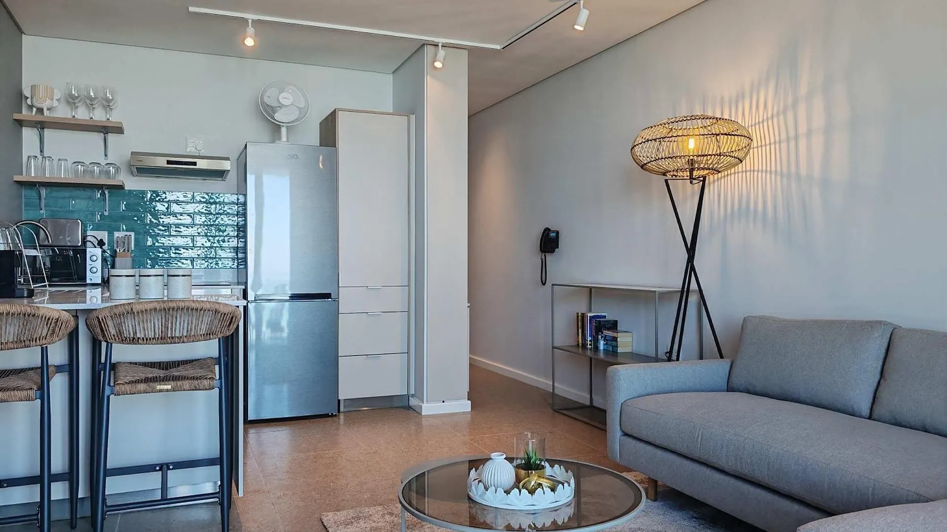 Wavescape Stylish Beach Getaway Muizenberg Apartment