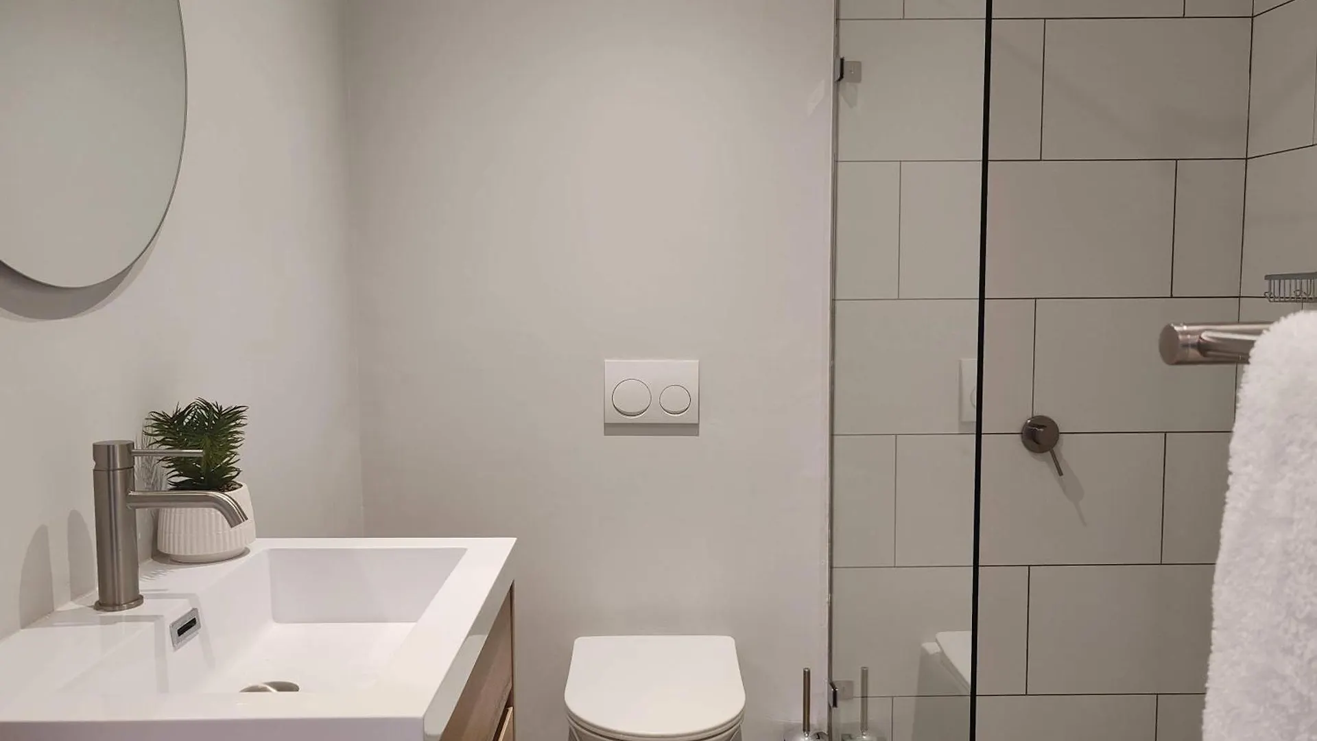 Wavescape Stylish Beach Getaway Muizenberg Apartment