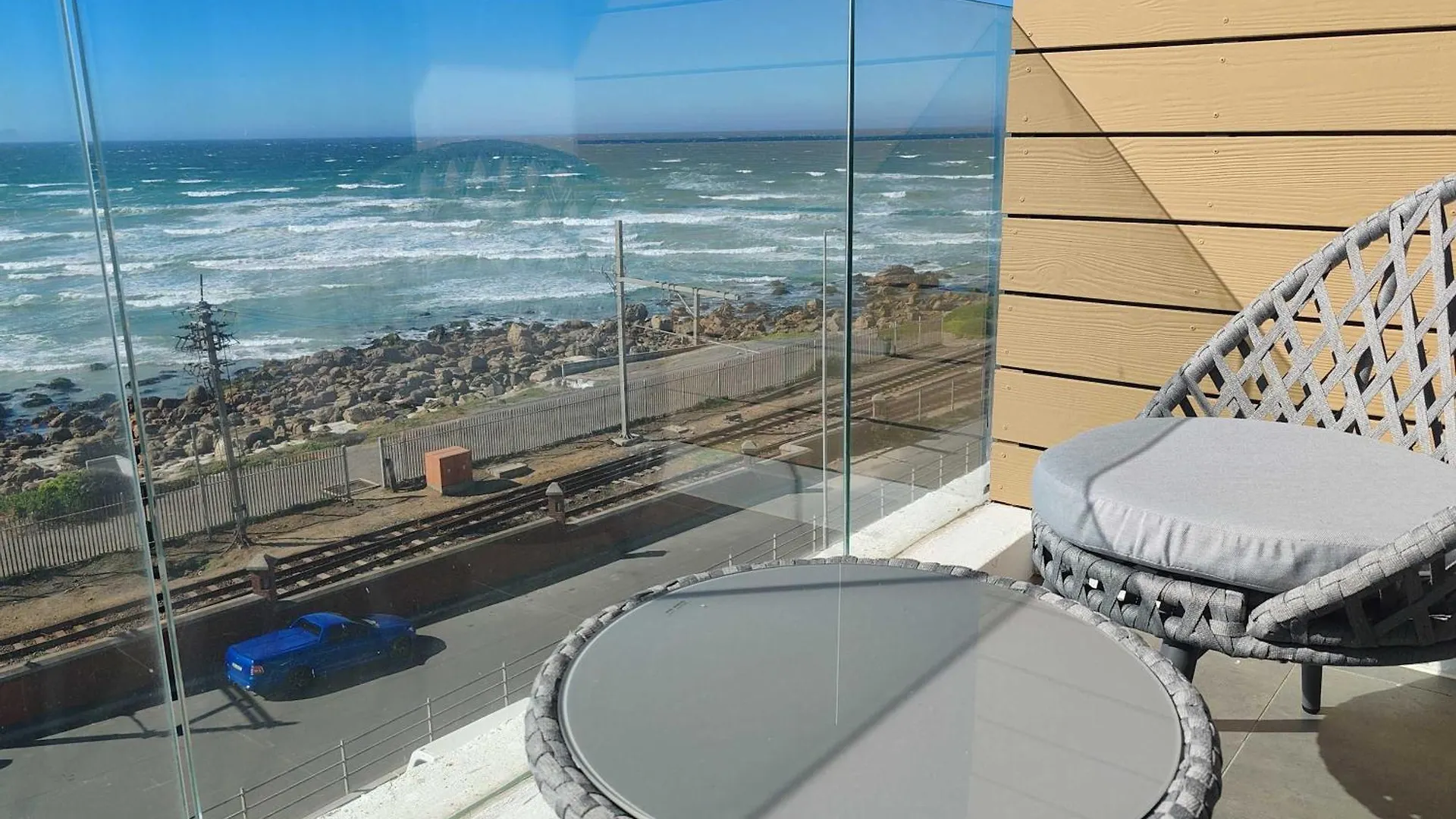 Apartment Wavescape Stylish Beach Getaway Muizenberg