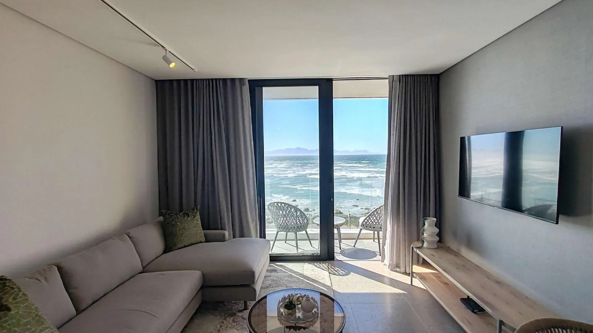 Apartment Wavescape Stylish Beach Getaway Muizenberg South Africa