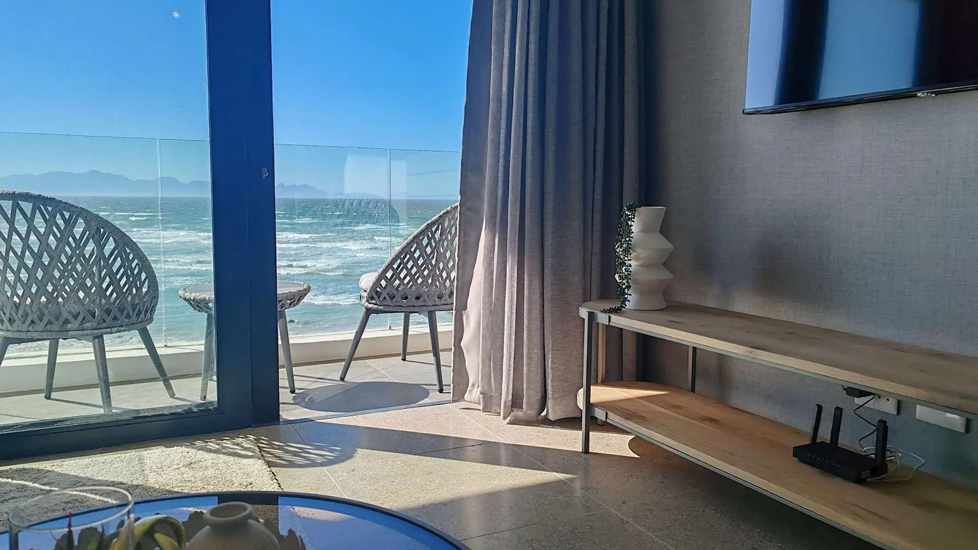 Wavescape Stylish Beach Getaway Muizenberg Apartment