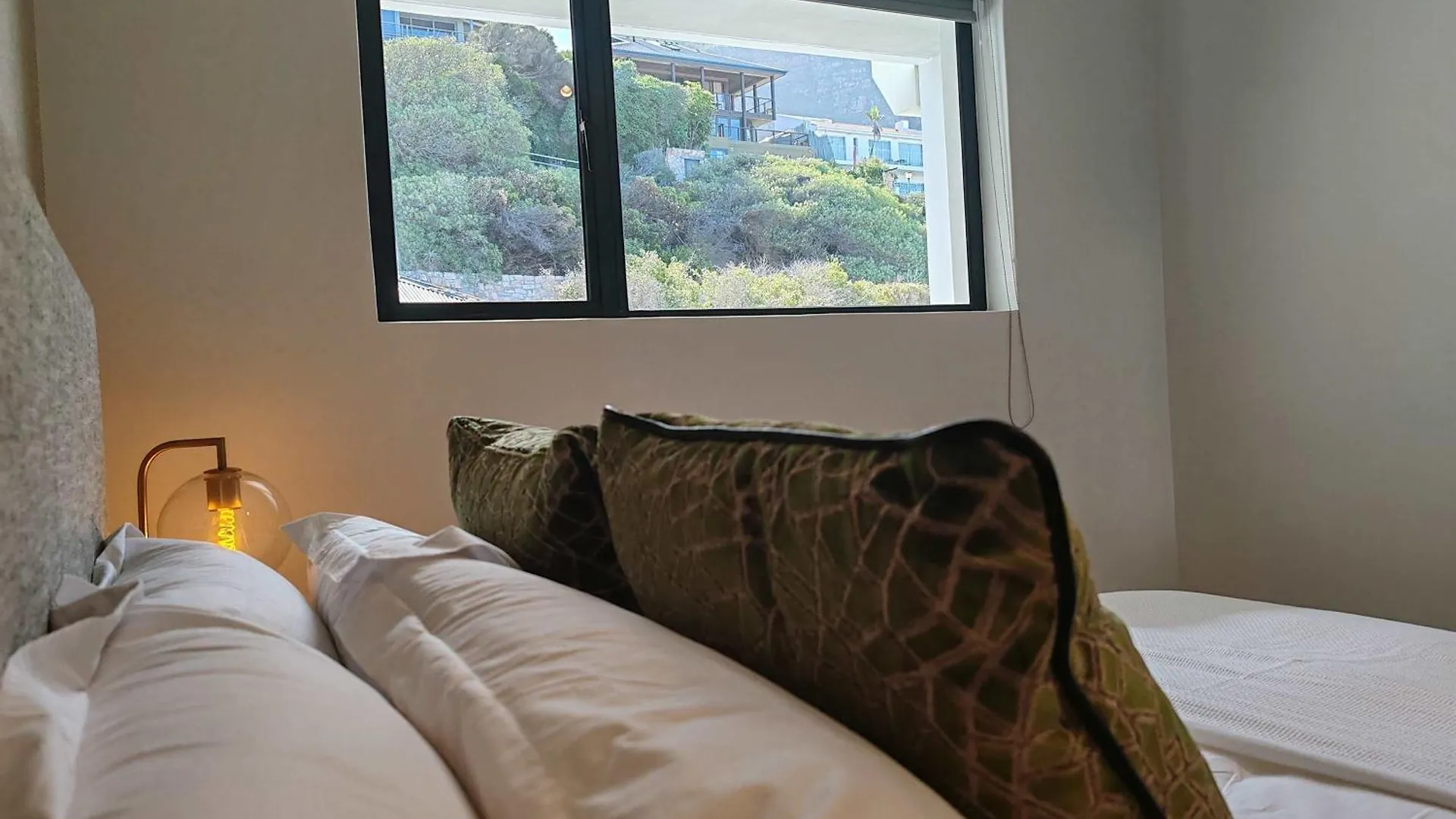 Apartment Wavescape Stylish Beach Getaway Muizenberg