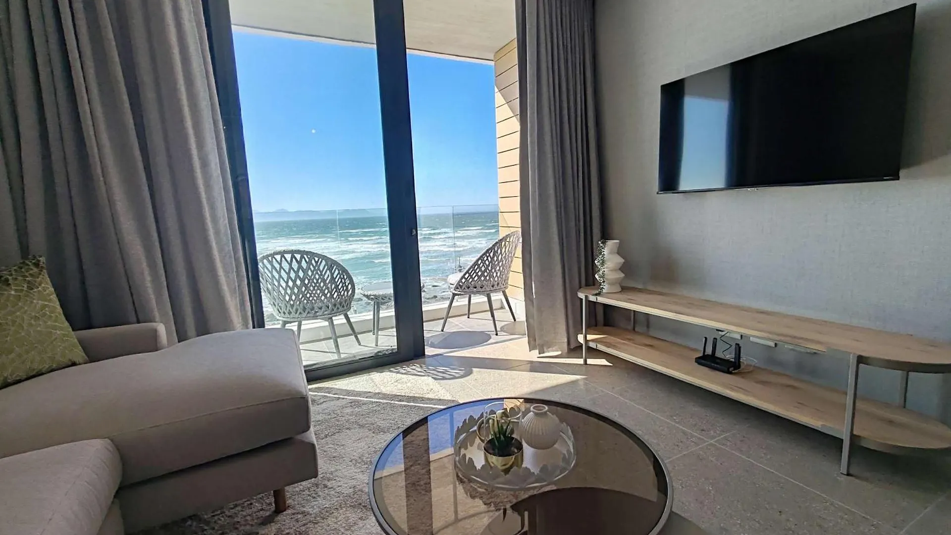 Wavescape Stylish Beach Getaway Muizenberg Apartment
